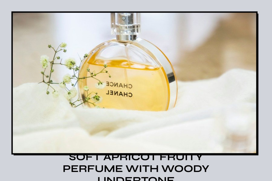 soft apricot fruity perfume with woody undertone